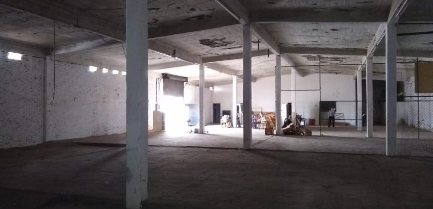 Bodega con área de oficina en Prol. Diaz Mirón