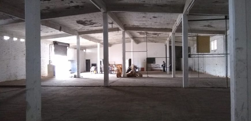 Bodega con área de oficina en Prol. Diaz Mirón