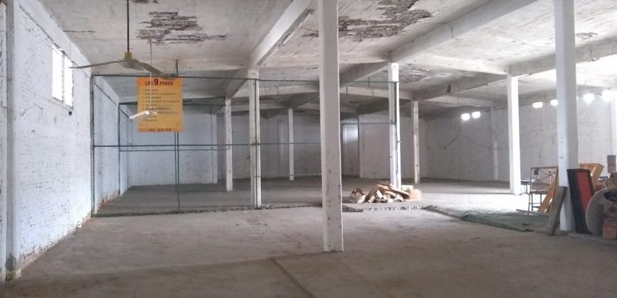 Bodega con área de oficina en Prol. Diaz Mirón