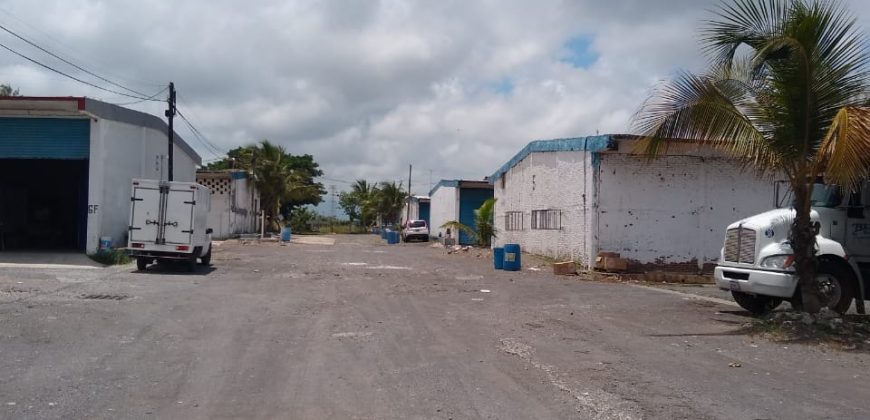 Bodega con área de oficina en Prol. Diaz Mirón