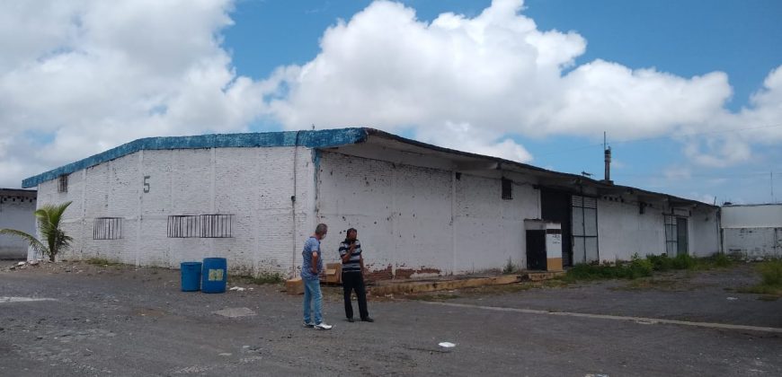 Bodega con área de oficina en Prol. Diaz Mirón